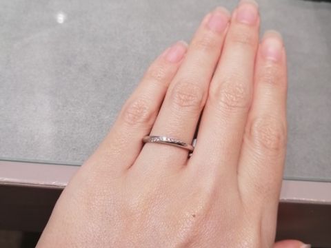 【アイプリモ(I-PRIMO)の口コミ】 2020年のイヤーモデルのリングです。
ストレートラインのリングに、流れる…