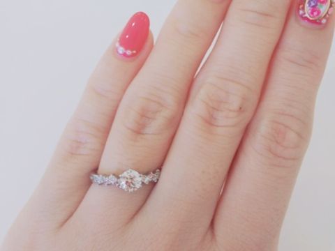 【LAPAGE(ラパージュ)の口コミ】 HPを見て可憐なデザインが多く、実物を見たくて店舗に伺いました。
人と被…