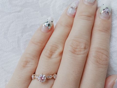 【宝寿堂(ほうじゅどう)の口コミ】 他店の長年使えるシンプルなものにするか、こちらのお店で今ときめく華奢…