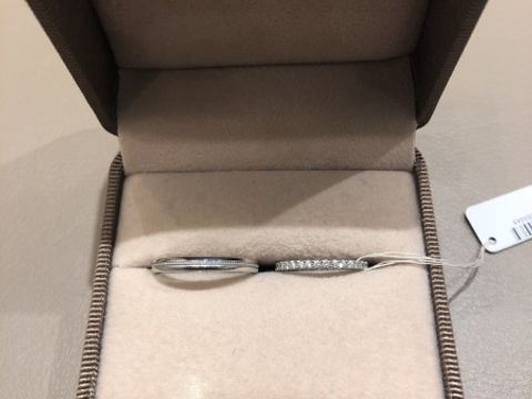 【Joie de treat.(ジョア・ドゥ・トリート)の口コミ】 フルエタニティリングです。
装着した手を見るたびにウキウキしそうな輝き…