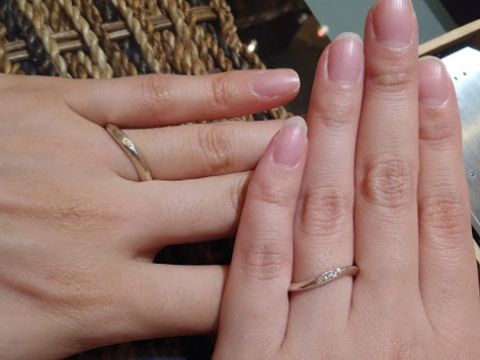 【杢目金屋(もくめがねや)の口コミ】 ベースとなるデザインから好きなものを選び、さらに素材やダイヤの数や指…