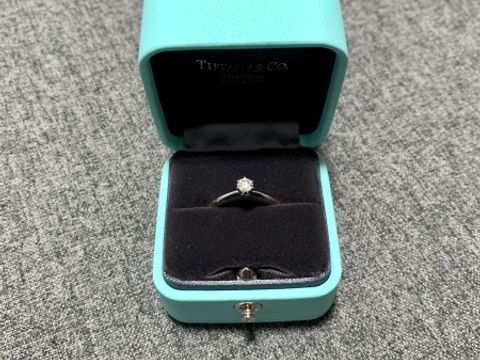 【ティファニー(Tiffany & Co.)の口コミ】 サプライズで貰ったので私自身の決め手はないです。
旦那曰く、婚約指輪と…