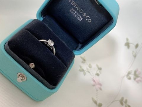 【ティファニー(Tiffany & Co.)の口コミ】 婚約指輪を買うなら絶対ティファニーにしたいとずっと憧れていたので、他…