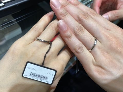 【ラザール ダイヤモンド(LAZARE DIAMOND)の口コミ】 ストレートタイプでシンプルなものを試着してみました。センターが高くな…