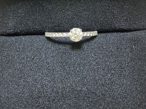 【カルティエ(Cartier)の口コミ】 2mmと幅がせまく、指が短い人でも違和感なくつけることができます。そして…