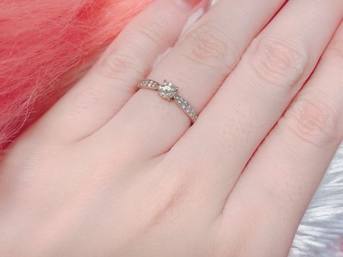 【ティファニー(Tiffany & Co.)の口コミ】 婚約指輪はティファニーに憧れがあったので、彼に前から伝えており、プロ…
