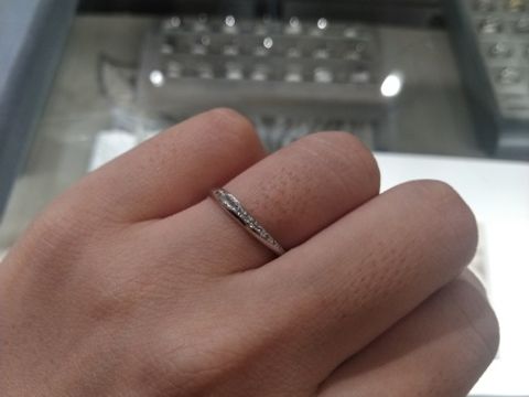 【宝寿堂(ほうじゅどう)の口コミ】 ダイヤがついているもので、動きがあるデザインであり、ただ派手すぎない…