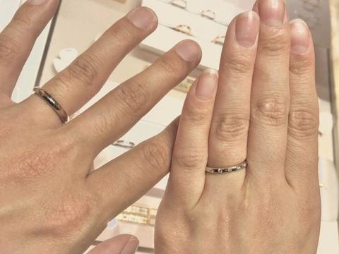 【ブルガリ(BVLGARI)の口コミ】 ブルガリは平打ちの指輪や存在感のある指輪が多い印象ですが、この指輪は…