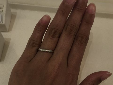 【festaria bijou SOPHIA(フェスタリア ビジュソフィア)の口コミ】 ストレートタイプで、ダイヤがキラキラと存在感を放っています。他のブラ…