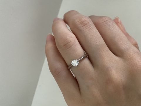 【銀座ダイヤモンドシライシの口コミ】 プロポーズされたときに、ダイヤモンドシライシさんのプロポーズリングを…