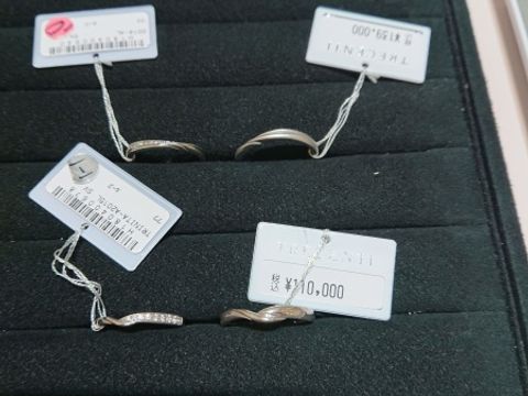 【TRECENTI(トレセンテ)の口コミ】 少し動きがあるねじりのデザインで、指が綺麗に見える気がしました。
上の…