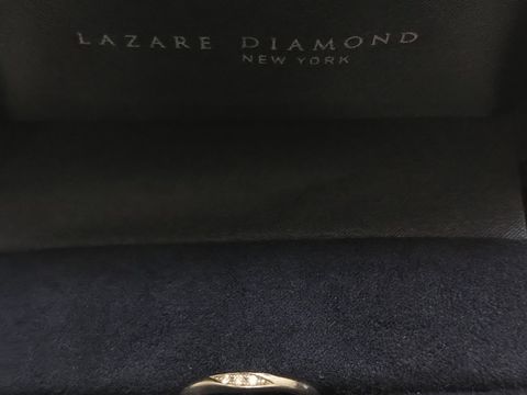 【ラザール ダイヤモンド(LAZARE DIAMOND)の口コミ】 実際に試着させていただき、迷い、悩み、納得して購入しました。実際に着…