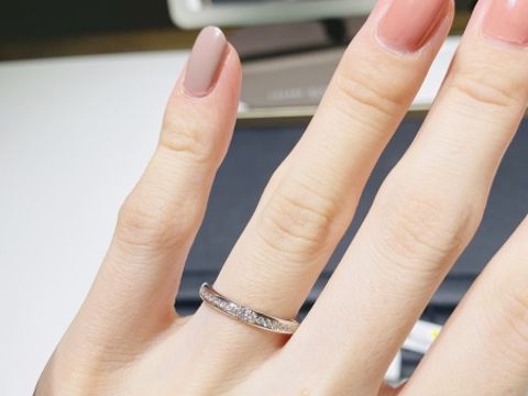 【ラザール ダイヤモンド(LAZARE DIAMOND)の口コミ】 たくさんの指輪を試着しましたが、一番なめらかな肌触りでつけ心地が良い…