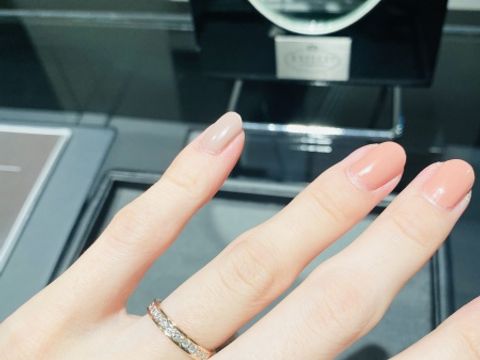 【エクセルコダイヤモンド(EXELCO DIAMOND)の口コミ】 指輪をつけた時の輝きが他の店舗のものよりも華やかでした。デザインもピ…