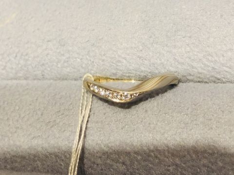 【ケイウノ ブライダル(K.UNO BRIDAL)の口コミ】 取扱ブランドが数少ない木目金を扱っています。中でもこの指輪は曲線が綺…