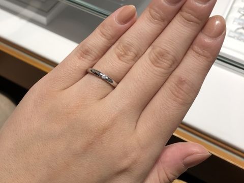 【銀座ダイヤモンドシライシの口コミ】 アノリューワンを購入しました。
この指輪のデザインに一目惚れしました。…