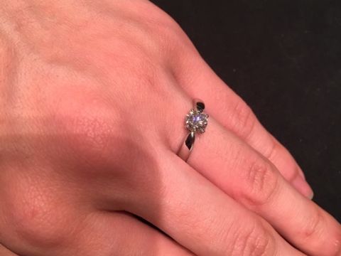 【MIKIMOTO(ミキモト)の口コミ】 プラチナ土台部分がシンプルで美しく、ダイヤを引き立たせるデザインに惹…