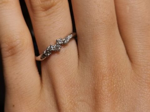 【エクセルコダイヤモンド(EXELCO DIAMOND)の口コミ】 かっこいい雰囲気の指輪が多いです。リング自体もしっかりと太さがあるも…