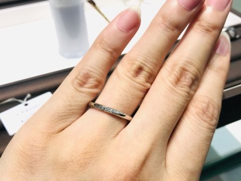 【アイプリモ(I-PRIMO)の口コミ】 ヘラクレスは13石のダイヤがぐるっと囲むようなデザインなので手前から見…