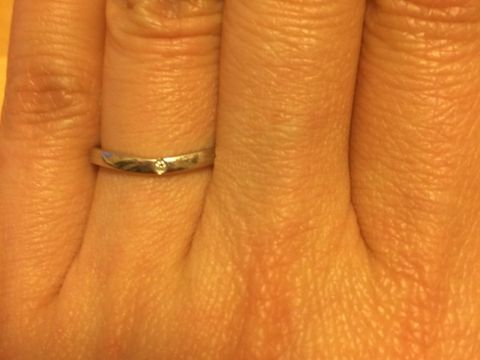 【カルティエ(Cartier)の口コミ】 婚約指輪がこちらのブランドだったので、ブランドは決めていました。
シン…