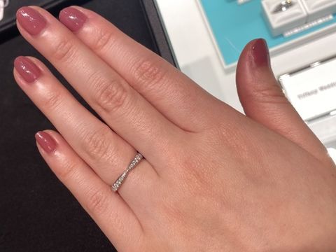 【ティファニー(Tiffany & Co.)の口コミ】 女性らしい柔らかさのあるデザインでとても可愛いです。丸っこいエッジな…