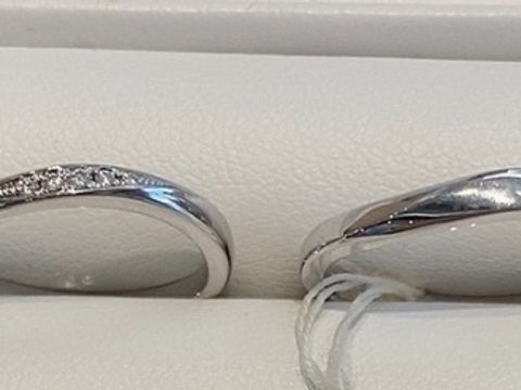 【JEWELRY  KAMATA(ジュエリーかまた)の口コミ】 緩やかなS字のウェーブで指を長く見せてくれる効果があります。
たくさん…