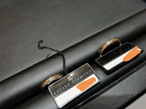 【ラザール ダイヤモンド(LAZARE DIAMOND)の口コミ】 ストレートで、ゴールドとプラチナが半分ずつになっていて、ダイヤモンド…