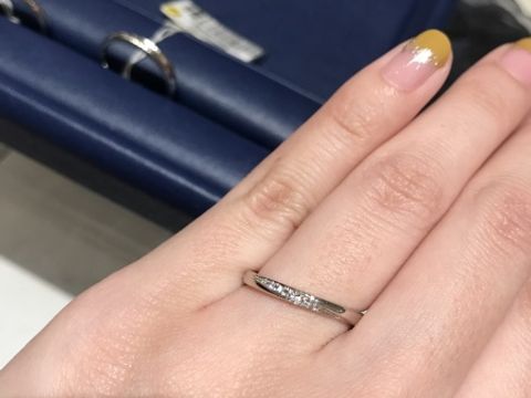 【銀座ダイヤモンドシライシの口コミ】 シンプルなデザインかつ少しキラキラがある結婚指指輪を探していました。…