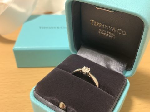 【ティファニー(Tiffany & Co.)の口コミ】 婚約指輪は憧れのティファニーがいいなあと漠然と思ってました！お店に行…