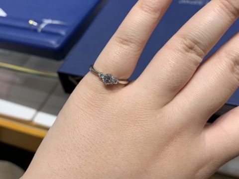 【銀座ダイヤモンドシライシの口コミ】 指輪のデザインが豊富で、同じ系統のものでもたくさん種類がありすぎて、…