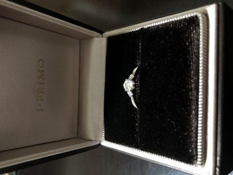 【アイプリモ(I-PRIMO)の口コミ】 決め手はデザインです。
リングの丸みがしっくりくる。
程よく厚みもあっ…