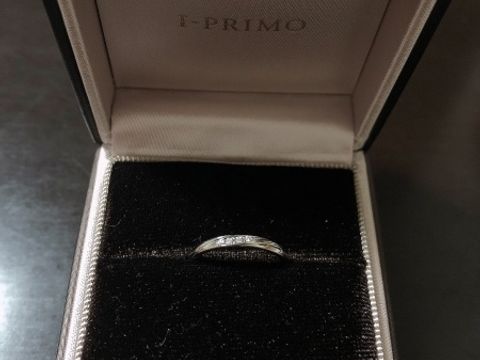 【アイプリモ(I-PRIMO)の口コミ】 結婚指輪にも石が施されているのを探していた。
派手すぎずシンブルで、彼…