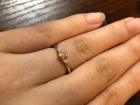 【銀座ダイヤモンドシライシの口コミ】 長く付けられて飽きないデザインの物を探していました。こちらのブランド…