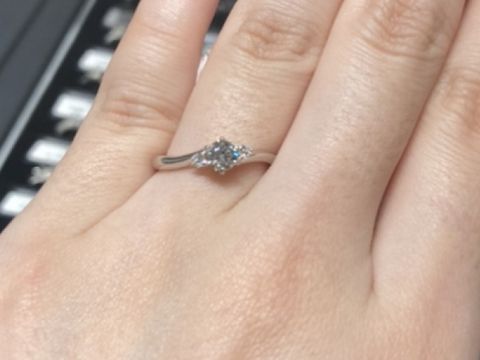 【銀座ダイヤモンドシライシの口コミ】 日本ブランドならではのデザインがたくさんありました。デザインが可愛く…