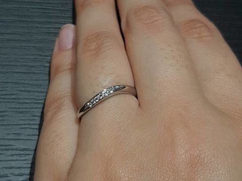 【DIYARTH(ディヤース)の口コミ】 指輪のセンターにピンクダイヤが一粒ついてあり、そこが決め手です。また…