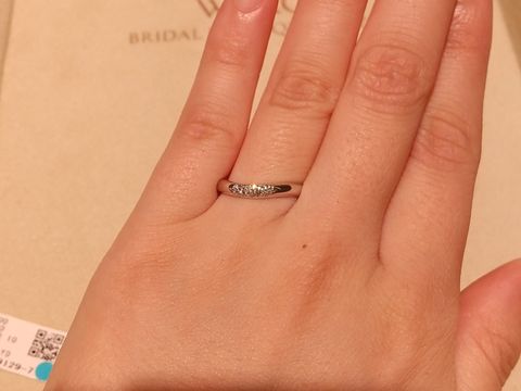 【和光ブライダルブティックギンザの口コミ】 こちらはシンプルにダイヤが３石のリングです。３石ですが３石以上の輝き…