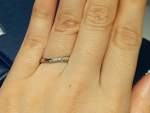 【銀座ダイヤモンドシライシの口コミ】 細身なのに、デザインが凝っているというのが珍しく、すごく素敵なリング…