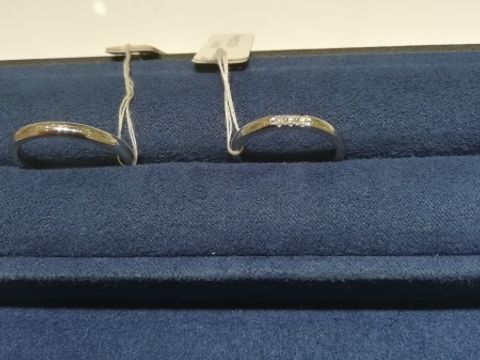 【4℃ BRIDAL(ヨンドシーブライダル)の口コミ】 シンプルでストレートの指輪を探していたところ、こちらを進めてもらいま…