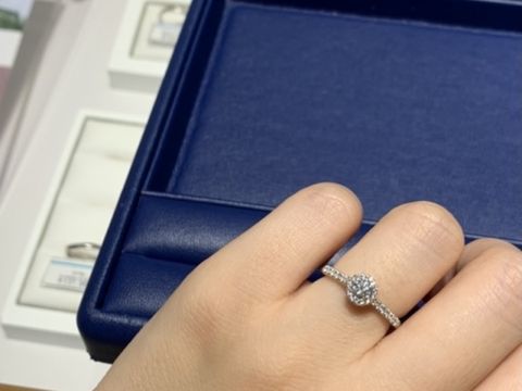 【銀座ダイヤモンドシライシの口コミ】 指輪のグレードはかなり良いものを揃えていて、実際に顕微鏡でダイヤモン…