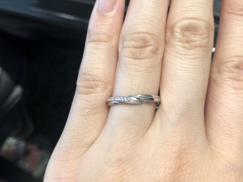 【エクセルコダイヤモンド(EXELCO DIAMOND)の口コミ】 シンプルかつ少しデザインもある物を探していたところ見つけました。女性…