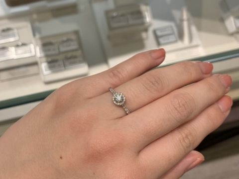 【ギンザタナカブライダル(GINZA TANAKA BRIDAL)の口コミ】 価格はハイブランドなどよりは比較的リーズナブルで、ダイヤモンドの質も…