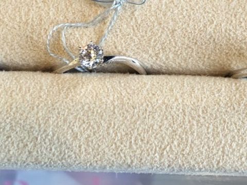 【Foulason(フレゾン)の口コミ】 リングの高さが低めのものを探し、いろんなデザインを試着し、楽しみまし…