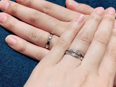 【【閉業】フラー・ジャコー(FURRER-JACOT)の口コミ】 指輪を置いた時に【サクラ】の形になっているところを見た瞬間に、他の指…