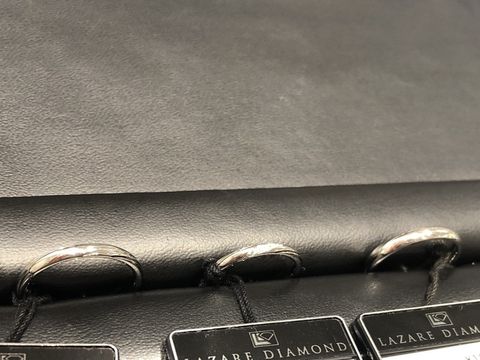 【ラザール ダイヤモンド(LAZARE DIAMOND)の口コミ】 さまざまな指輪のショップを周りましたが、価格とデザインで最終的にラザ…