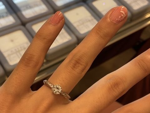 【WATANABE / 卸商社直営　渡辺の口コミ】 豊富なデザインがあり、シンプルな一石のものからたくさんダイヤがついて…