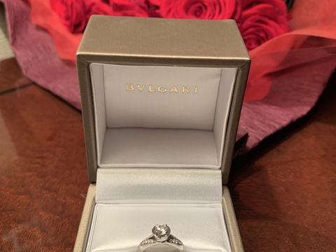 【ブルガリ(BVLGARI)の口コミ】 特徴的なデザインが人とかぶらなそうで気に入りました。ボリュームがある…