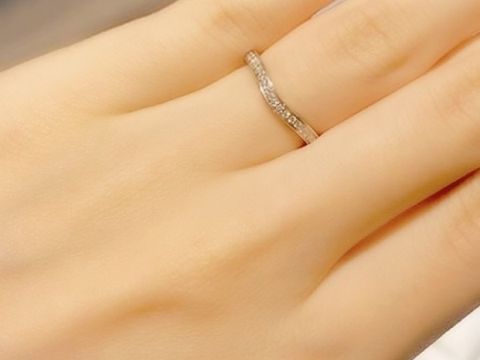 【カルティエ(Cartier)の口コミ】 カルティエのバレリーナの、婚約指輪のデザインが好きだったので、お揃い…