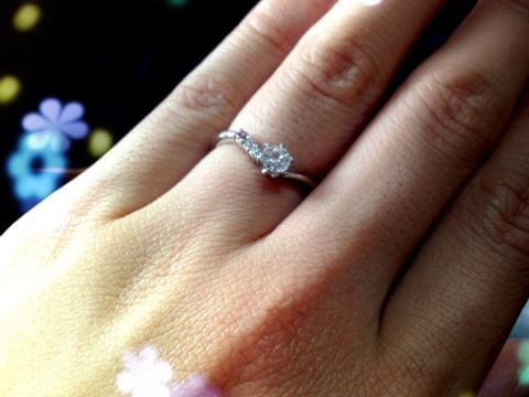 【SIND BAD(シンドバット)の口コミ】 旦那さんと２人で納得の行く物を選びました！婚約指輪だけど、一緒に選び…