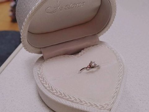 【I's stone(アイズストーン)の口コミ】 婚約指輪を調べるうちにピンクダイヤに憧れ、彼がこのショップを見つけて…