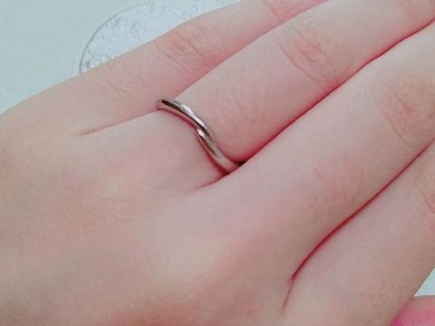 【I's stone(アイズストーン)の口コミ】 婚約指輪と重ね付けしたかったので、おなじブランドで購入しました。普段…